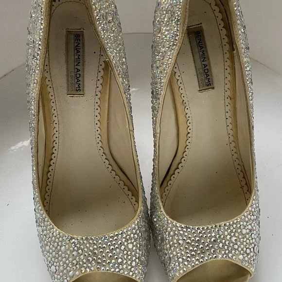 Brand Benjamin Adams Color Ivory Duchesse Silk. - Picture 5 of 10